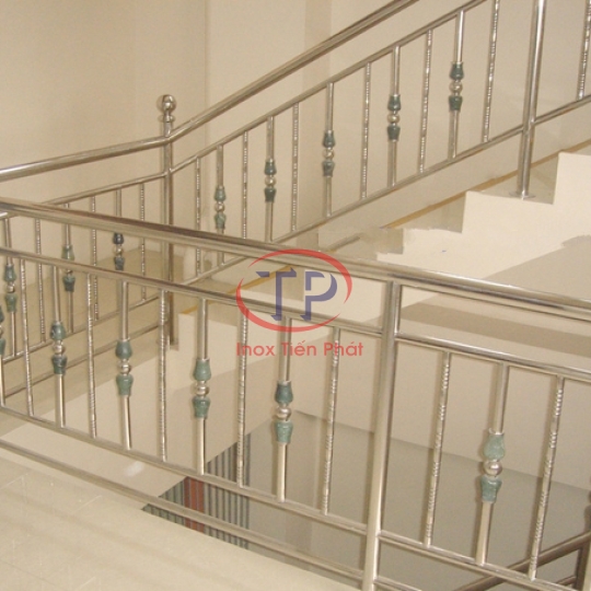 cầu thang inox tròn tinh tế